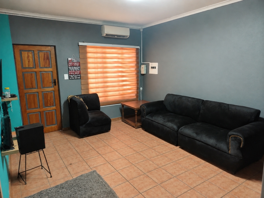 2 Bedroom Property for Sale in Oos Einde North West